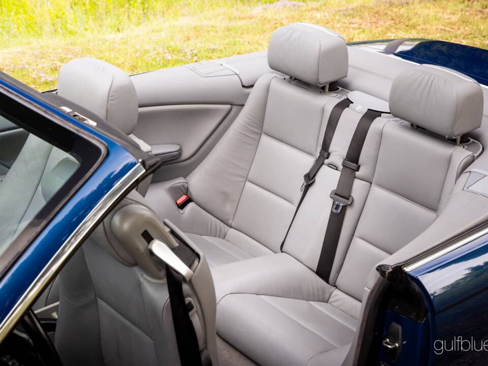 Image 24/56 of BMW 323Ci (2000)