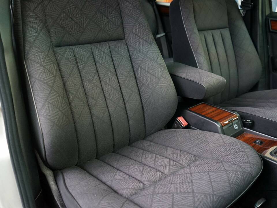 Image 17/36 de Mercedes-Benz E 220 T (1993)