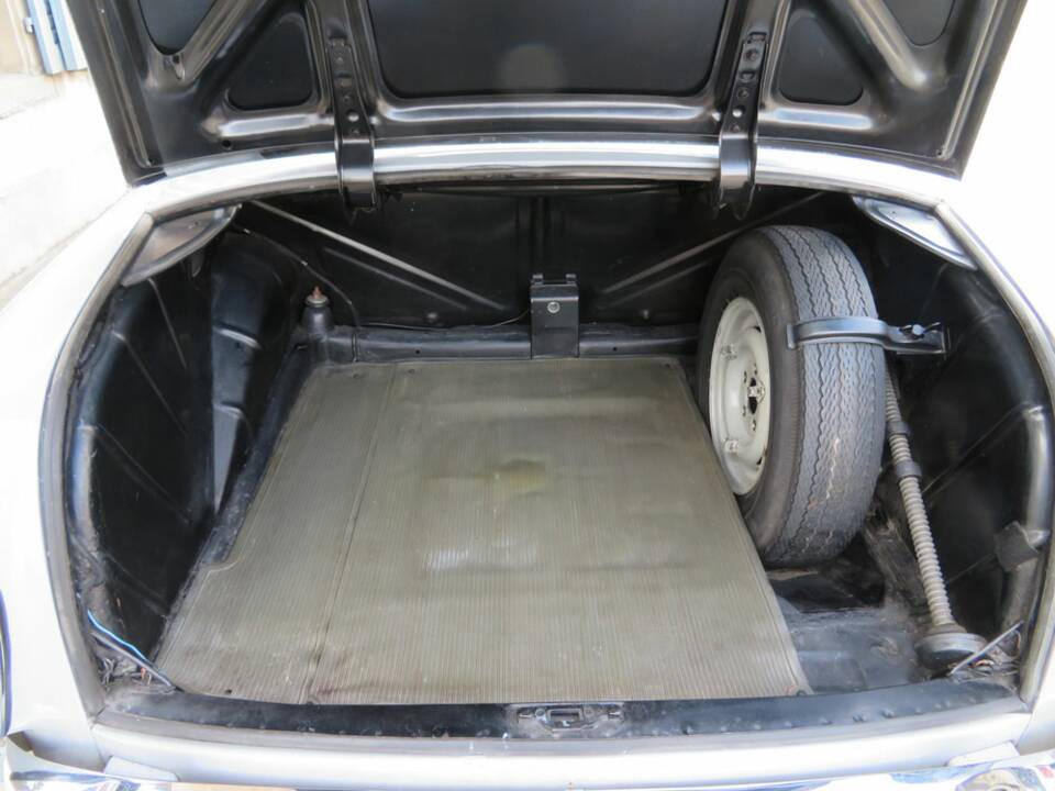 Image 13/19 of Mercedes-Benz 180 b (1960)