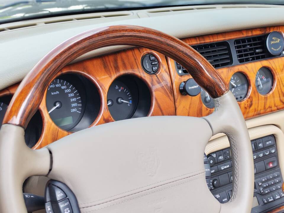 Imagen 12/21 de Jaguar XKR (2001)