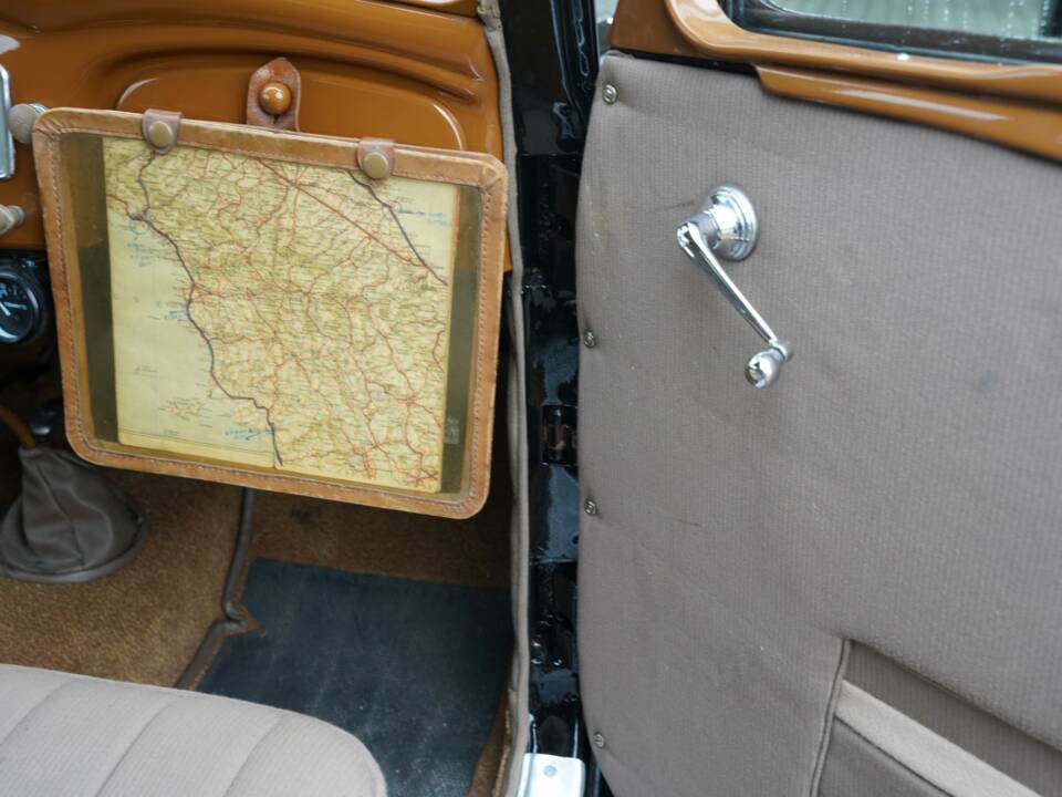 Image 25/50 of FIAT 1100 B (1947)