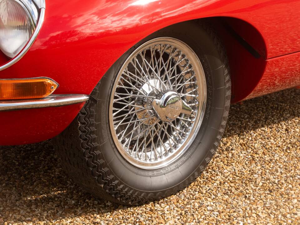 Image 24/50 de Jaguar E-Type (1967)