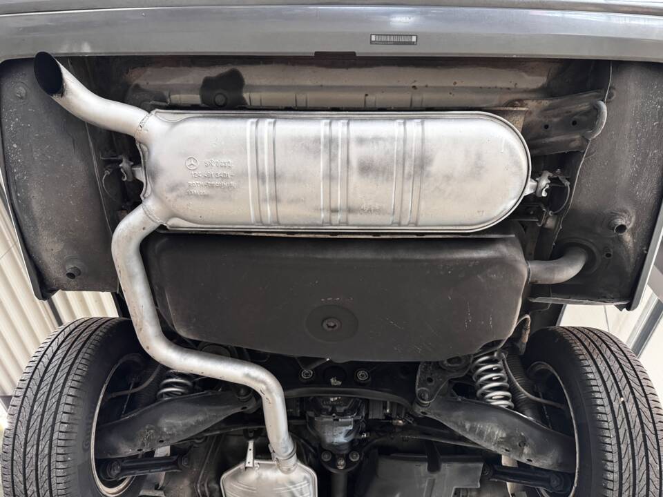Bild 19/54 von Mercedes-Benz 300 TD Turbo (1993)