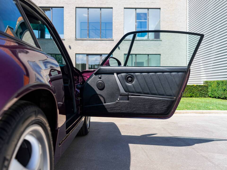 Image 29/46 of Porsche 911 Carrera 4 (1992)