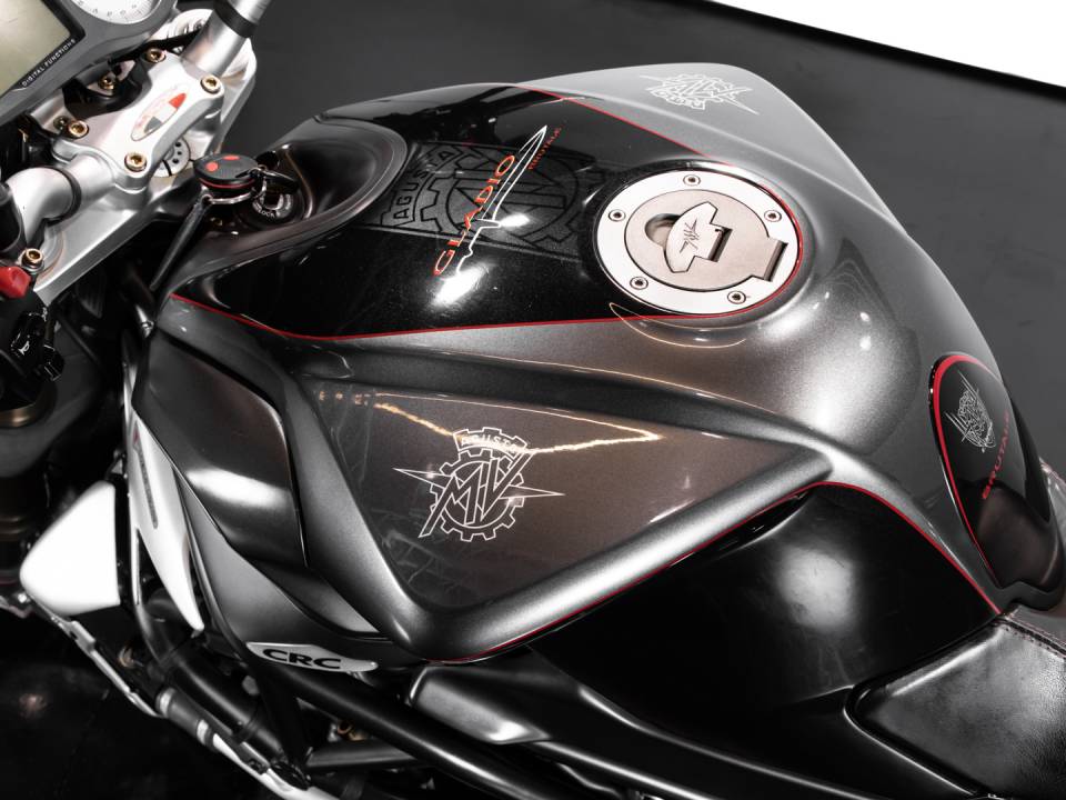Image 20/32 of MV Agusta DUMMY (2005)