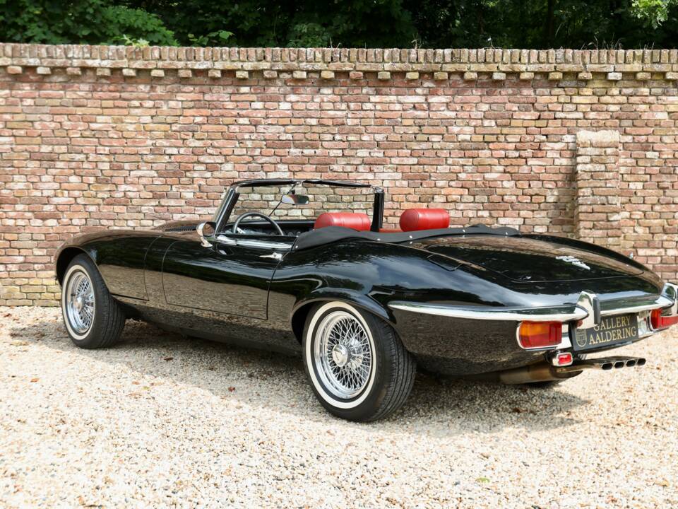 Afbeelding 2/50 van Jaguar E-Type V12 (1974)