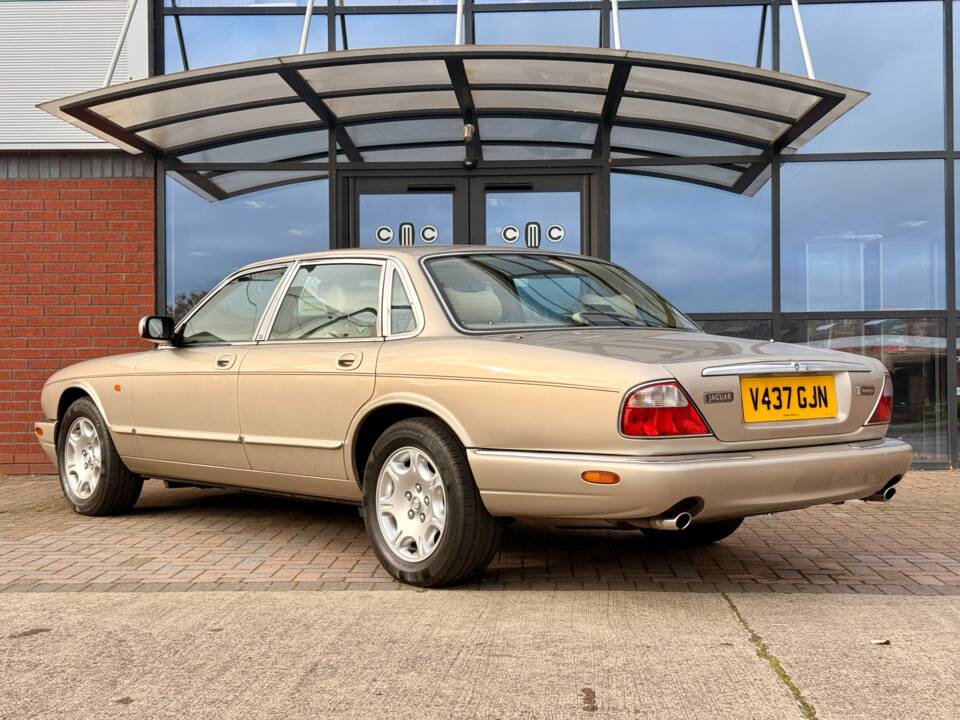 Bild 7/32 von Jaguar XJ 8 Sovereign (1999)