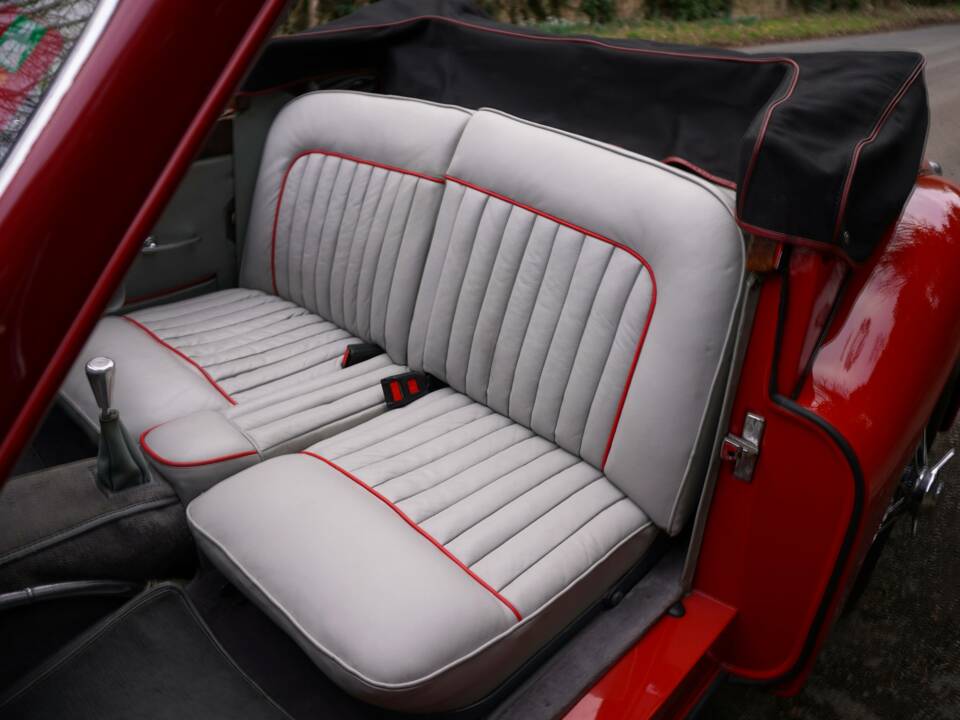 Image 13/20 of Jaguar XK 120 DHC (1954)