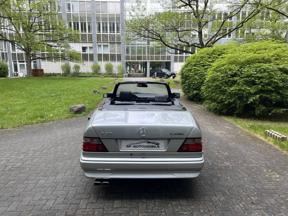 Imagen 6/30 de Mercedes-Benz E 36 AMG (1995)
