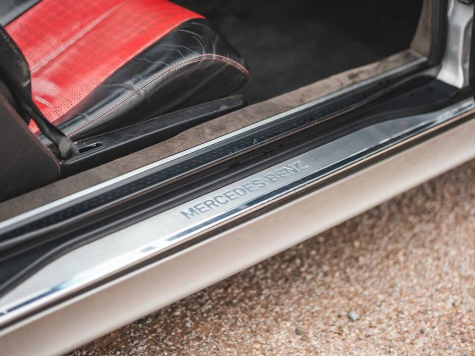 Immagine 39/42 di Mercedes-Benz SL 320 (1995)