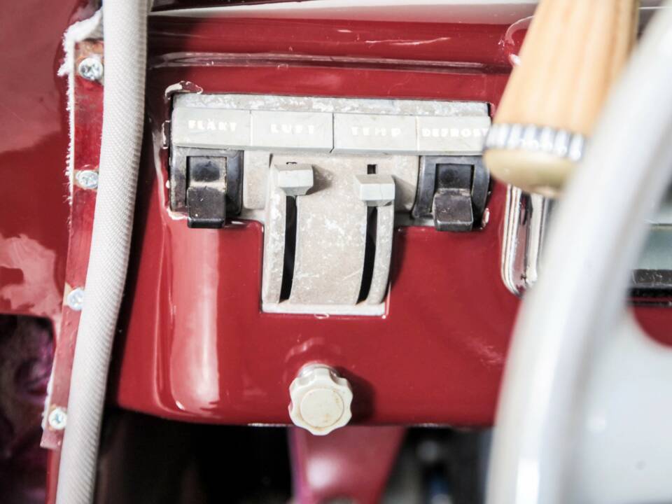 Image 29/50 of Volvo PV 444 (1953)