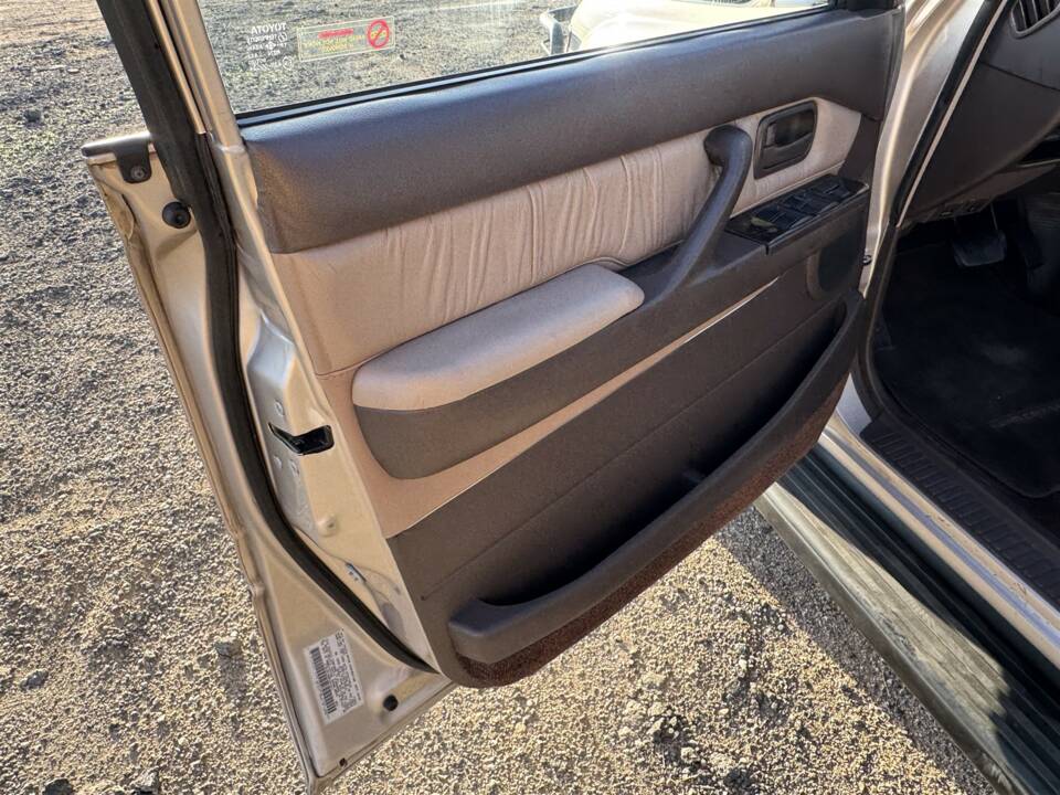 Immagine 18/45 di Toyota Land Cruiser FJ80 (1994)