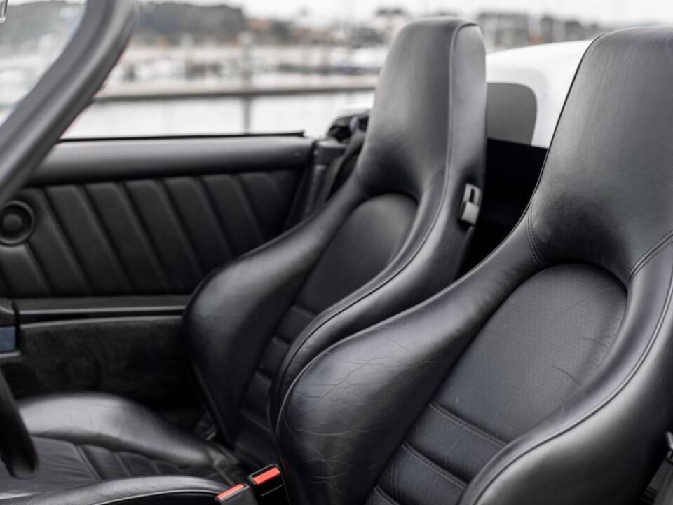 Image 64/132 of Porsche 911 Speedster 3.2 (1989)