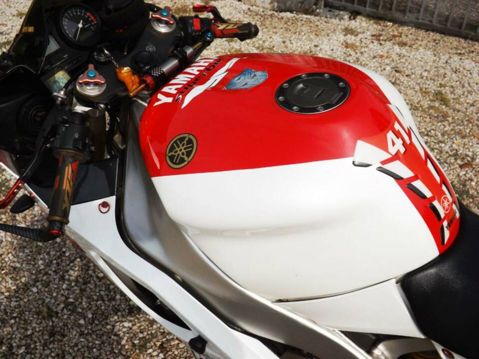 Image 18/50 of Yamaha YZF 1000 R1 (1998)