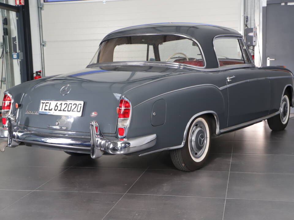 Image 31/39 of Mercedes-Benz 220 SE (1960)