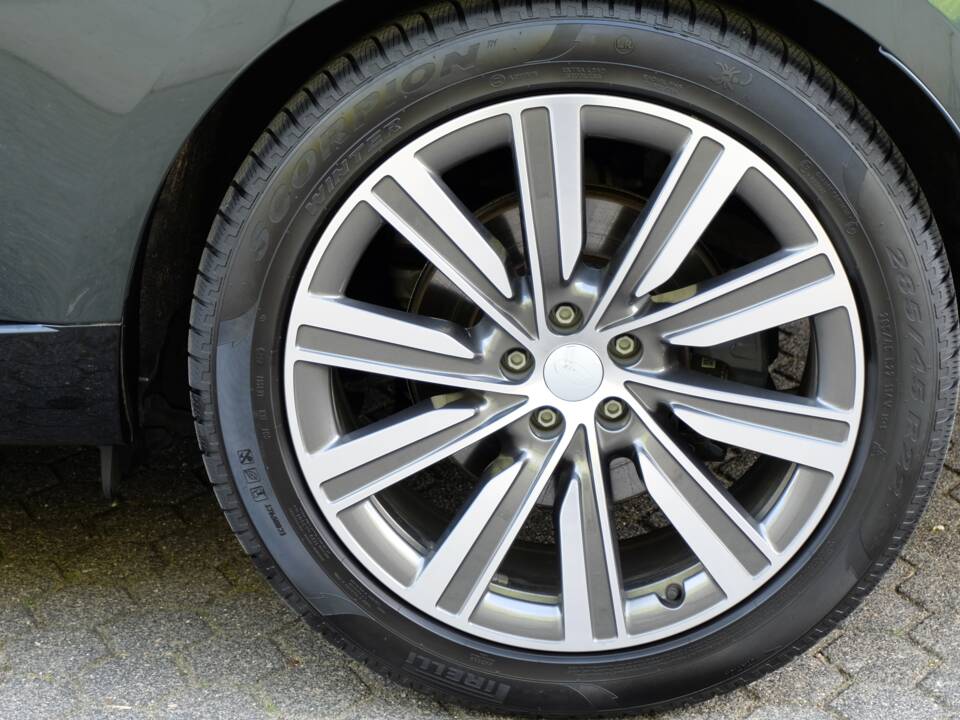 Image 29/61 of Land Rover Range Rover D350 (2025)