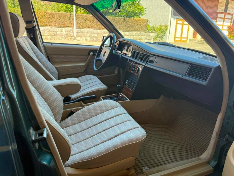 Bild 6/21 von Mercedes-Benz 190 E 2.3 (1991)