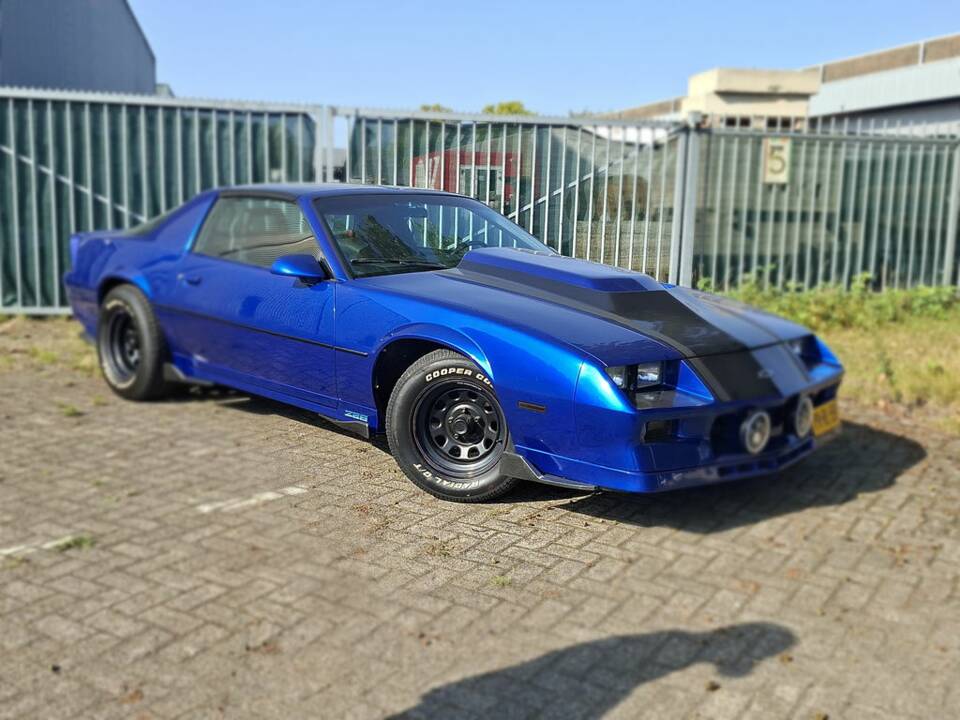 Bild 4/8 von Chevrolet Camaro Berlinetta (1984)