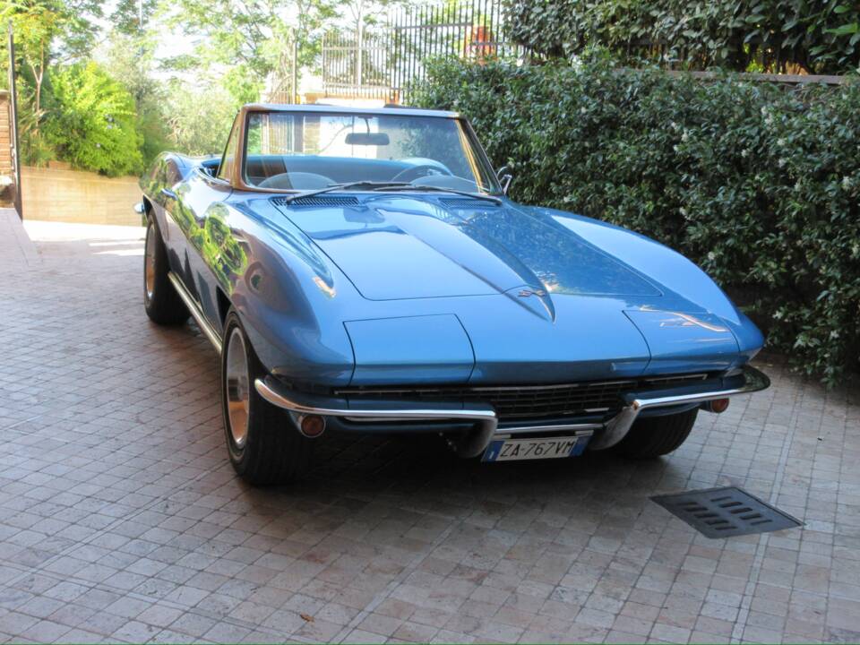 Imagen 2/42 de Chevrolet Corvette Sting Ray Convertible (1967)