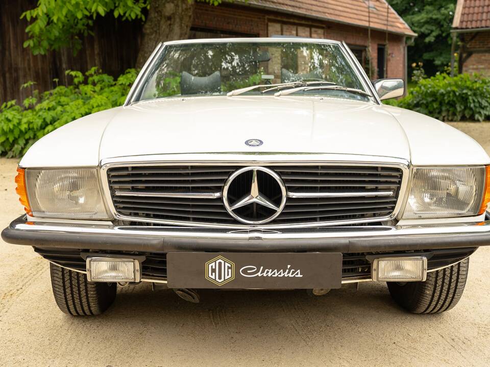 Afbeelding 12/42 van Mercedes-Benz 280 SL (1977)