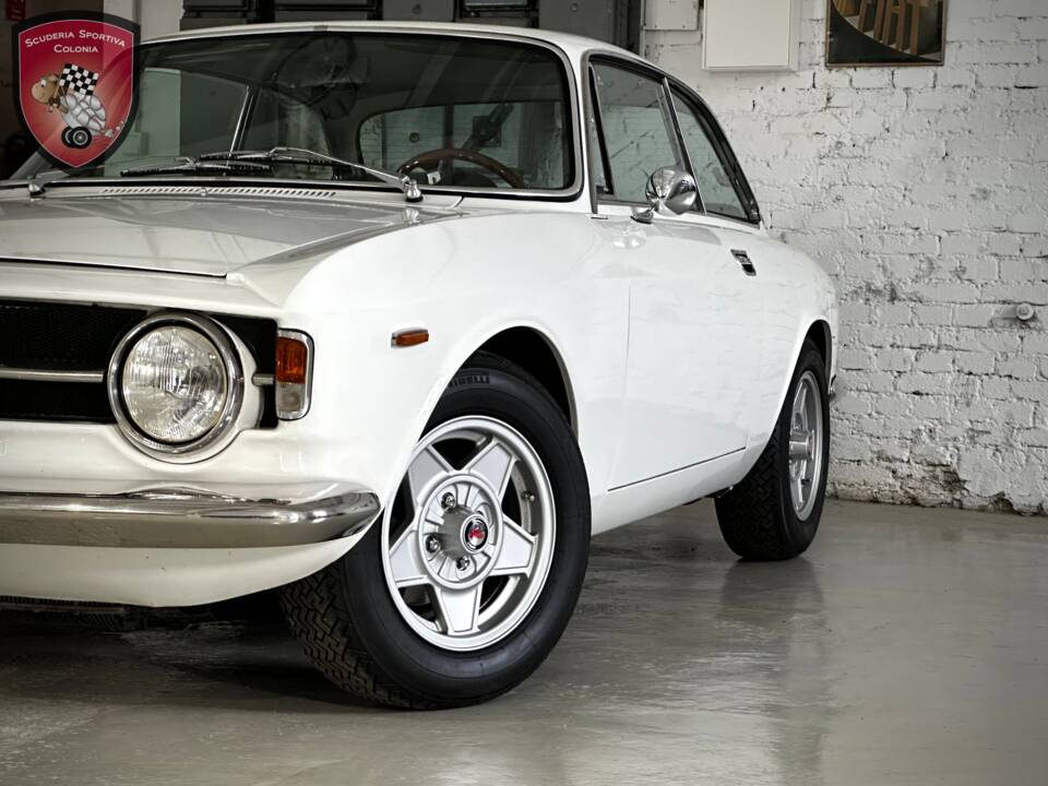 Immagine 16/53 di Alfa Romeo Giulia GT 1300 Junior (1970)