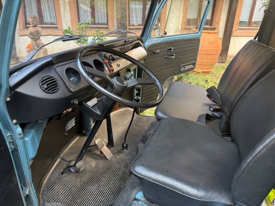 Image 7/8 of Volkswagen T2b Kombi (1976)
