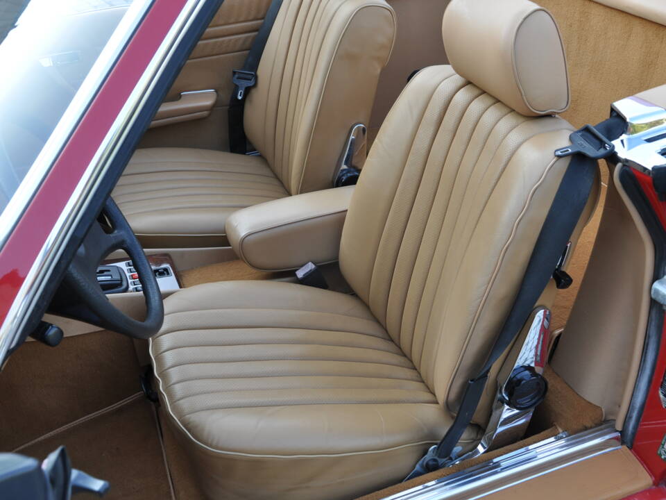 Image 18/52 de Mercedes-Benz 280 SL (1985)