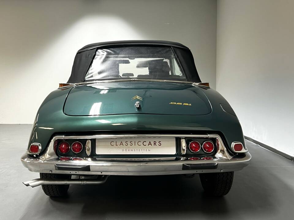 Image 8/23 of Citroën DS 21 (1969)