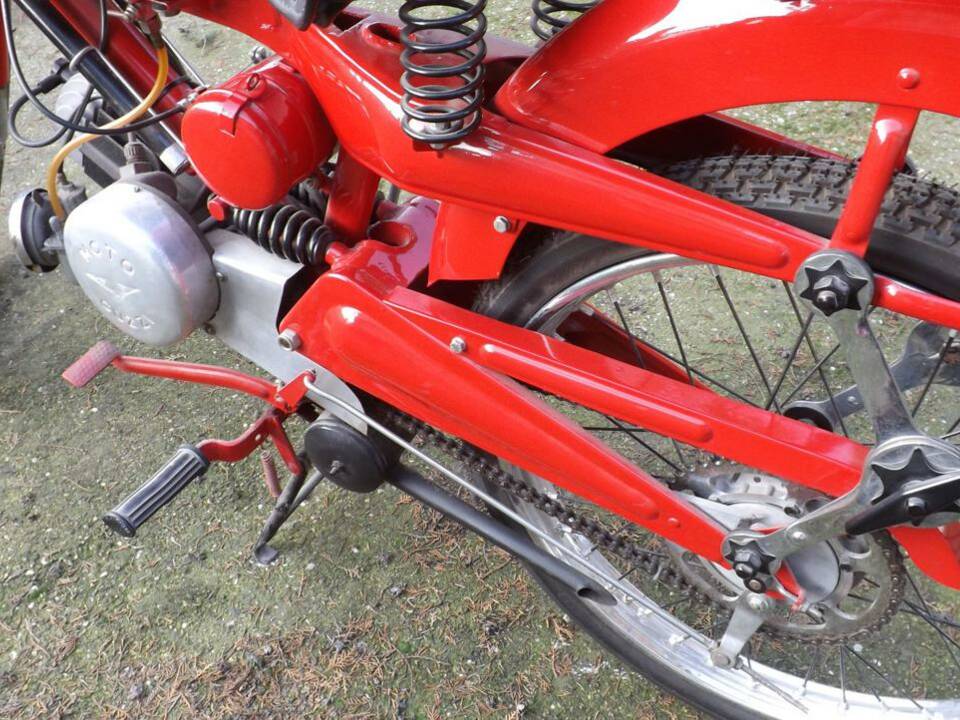 Immagine 9/41 di Moto Guzzi Motoleggera 65 (1952)