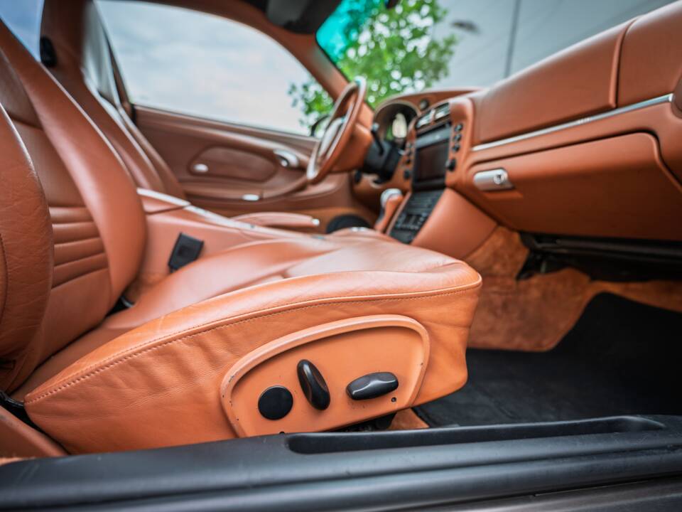 Image 36/63 of Porsche 911 Carrera 4S (2004)