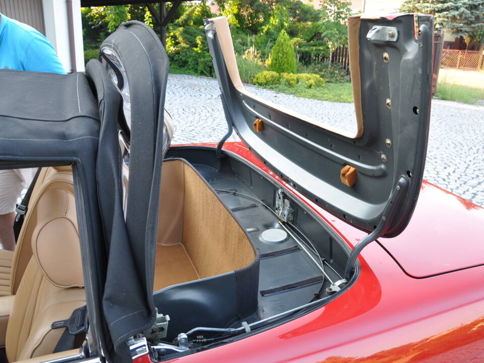 Image 25/52 de Mercedes-Benz 280 SL (1985)