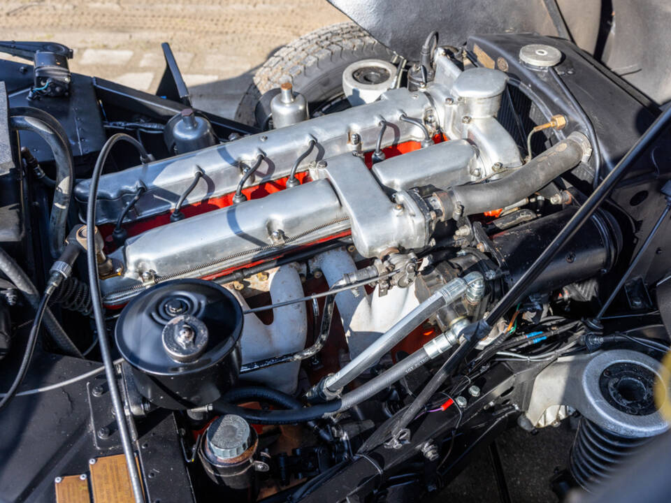 Image 3/50 of Aston Martin DB 2&#x2F;4 Mk I Vantage Convertible (1953)