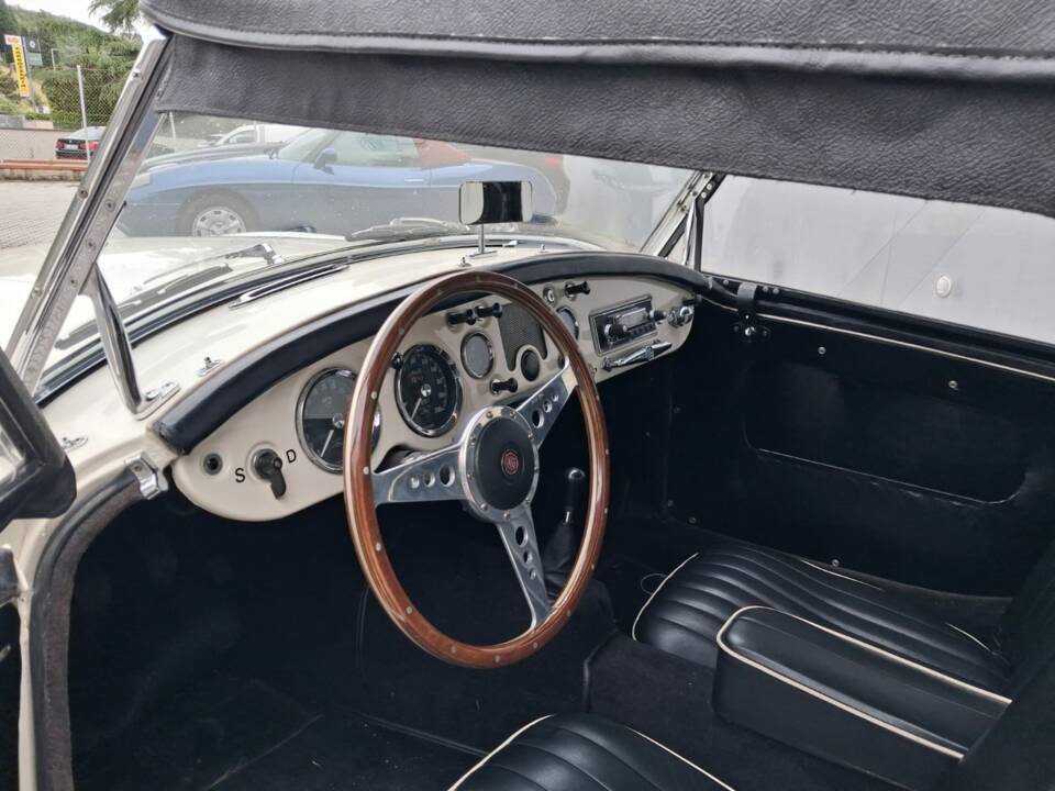 Image 6/16 of MG MGA 1500 (1958)
