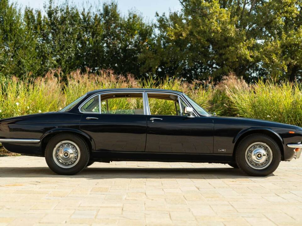 Bild 6/50 von Jaguar XJ 4.2 (1978)