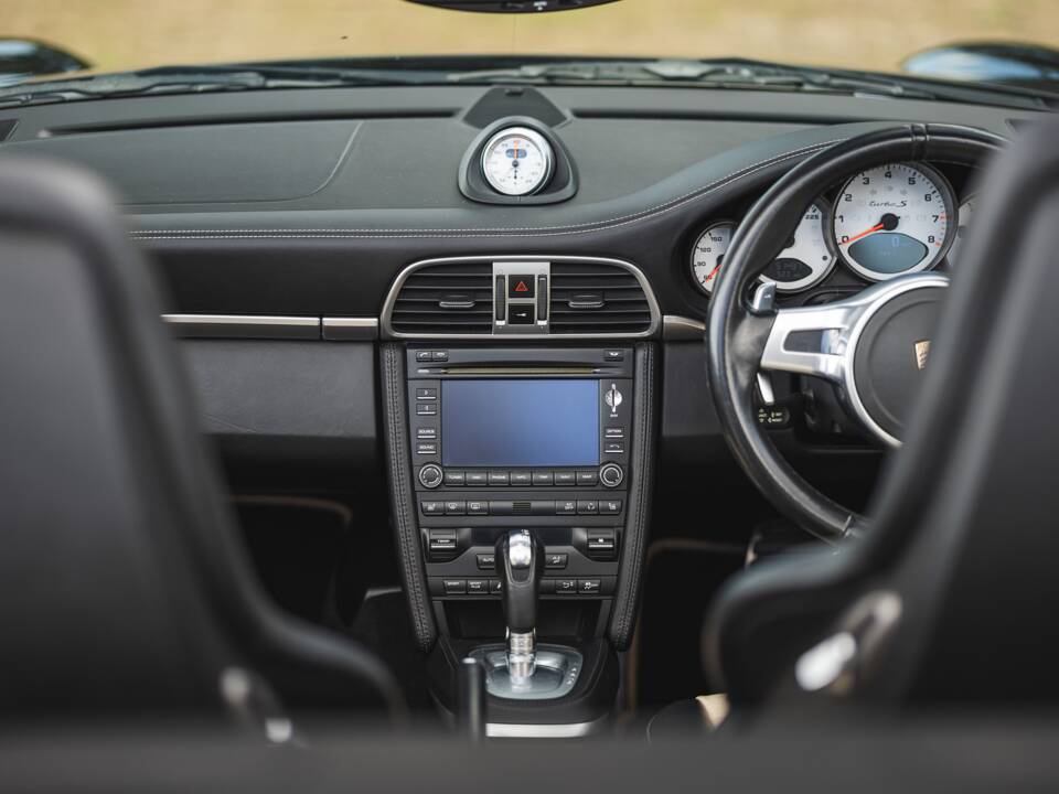 Image 37/50 of Porsche 911 Turbo S (2011)
