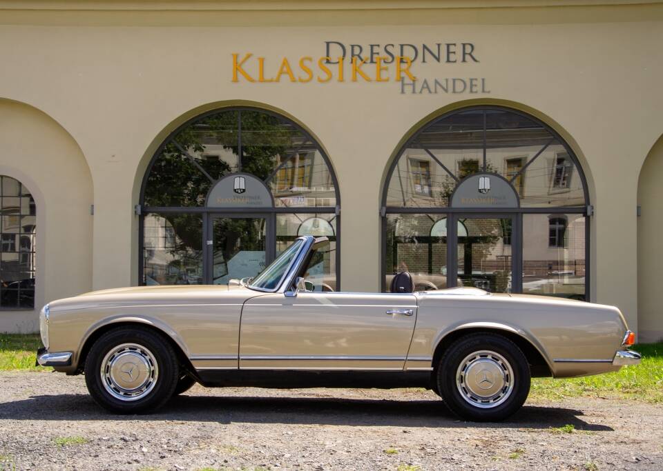 Image 3/56 de Mercedes-Benz 280 SL (1970)