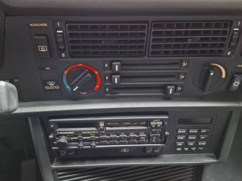 Image 18/33 of BMW M 635 CSi (1987)