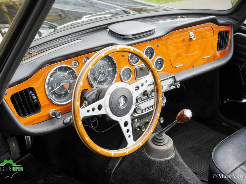 Image 7/37 of Triumph TR 4 (1965)