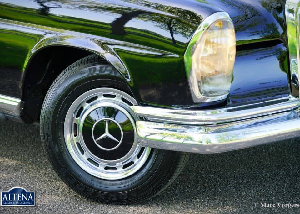 Image 11/52 de Mercedes-Benz 220 SE b (1963)