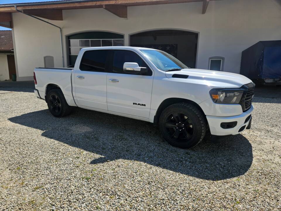 Image 6/62 of Dodge Ram 1500 (2020)