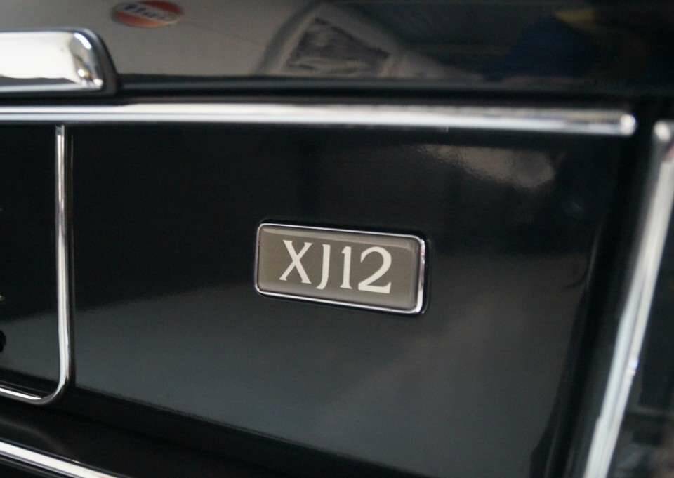 Image 13/47 of Jaguar XJ12 6.0 (1994)