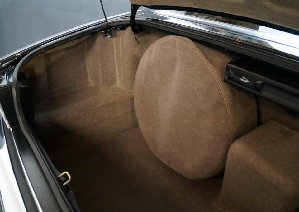 Image 47/47 of Jaguar XJ12 6.0 (1994)