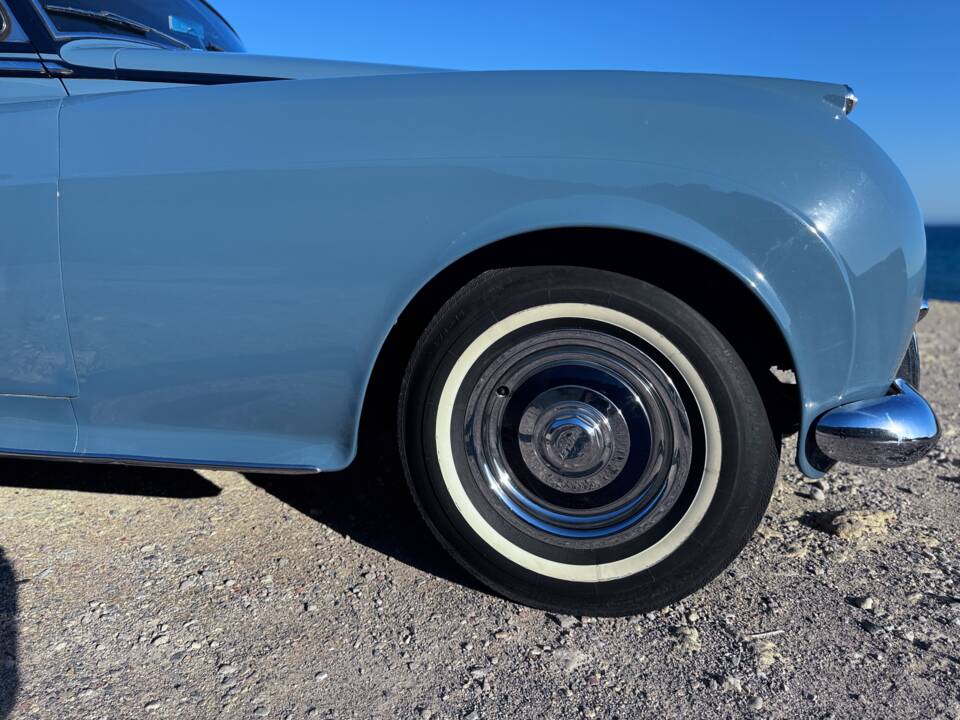 Image 31/46 of Bentley S 2 (1961)