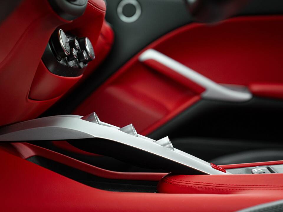 Image 42/50 of Ferrari F12berlinetta (2013)