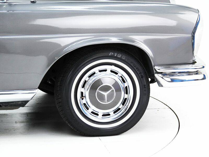 Bild 9/15 von Mercedes-Benz 220 SE b (1963)