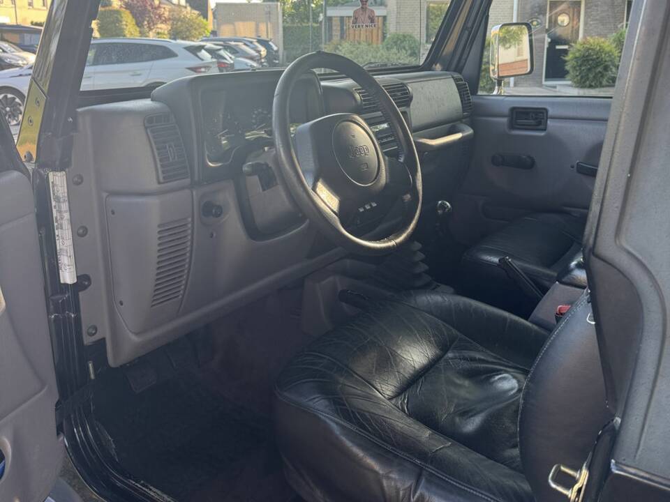 Bild 2/8 von Jeep Wrangler Sport 2.5 (1996)