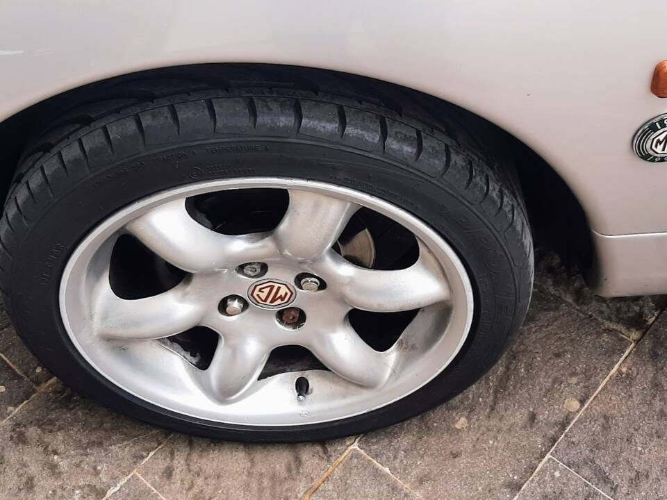 Immagine 16/50 di MG F 1.8i VVC 75 LE "75th Anniversary" (1999)