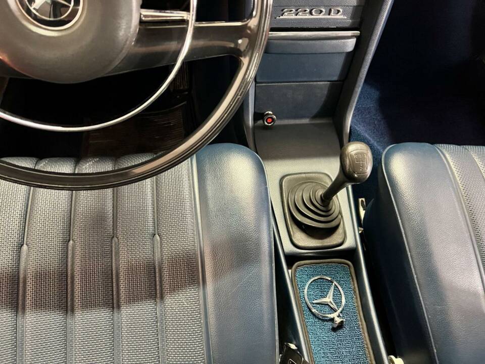 Bild 25/46 von Mercedes-Benz 220 D (1972)