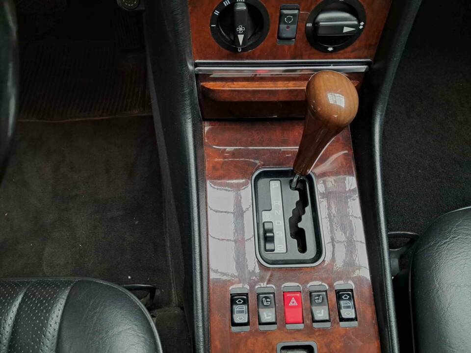 Immagine 16/26 di Mercedes-Benz 300 SL (1989)