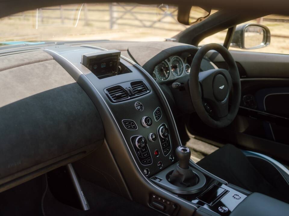Bild 35/79 von Aston Martin V12 Vantage AMR (2018)